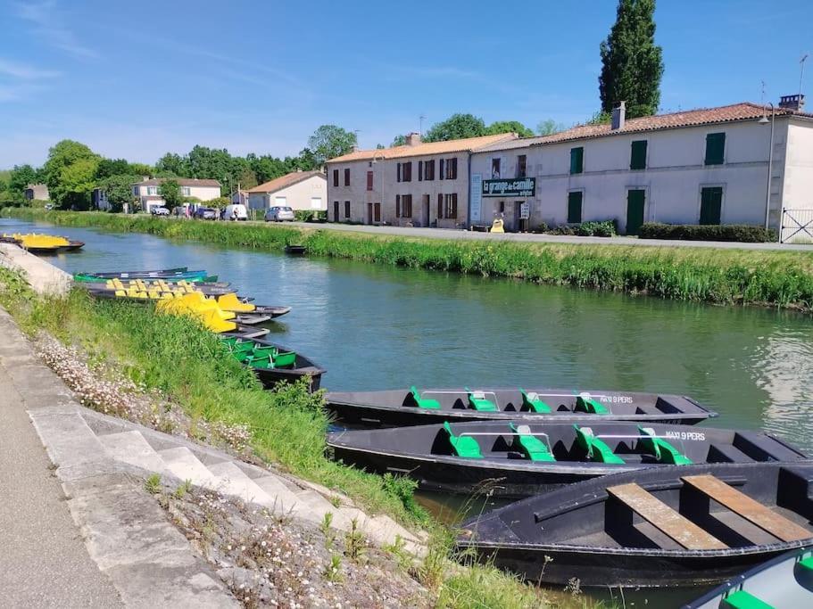 Gite Le Vieux Moulin Sansais Buitenkant foto