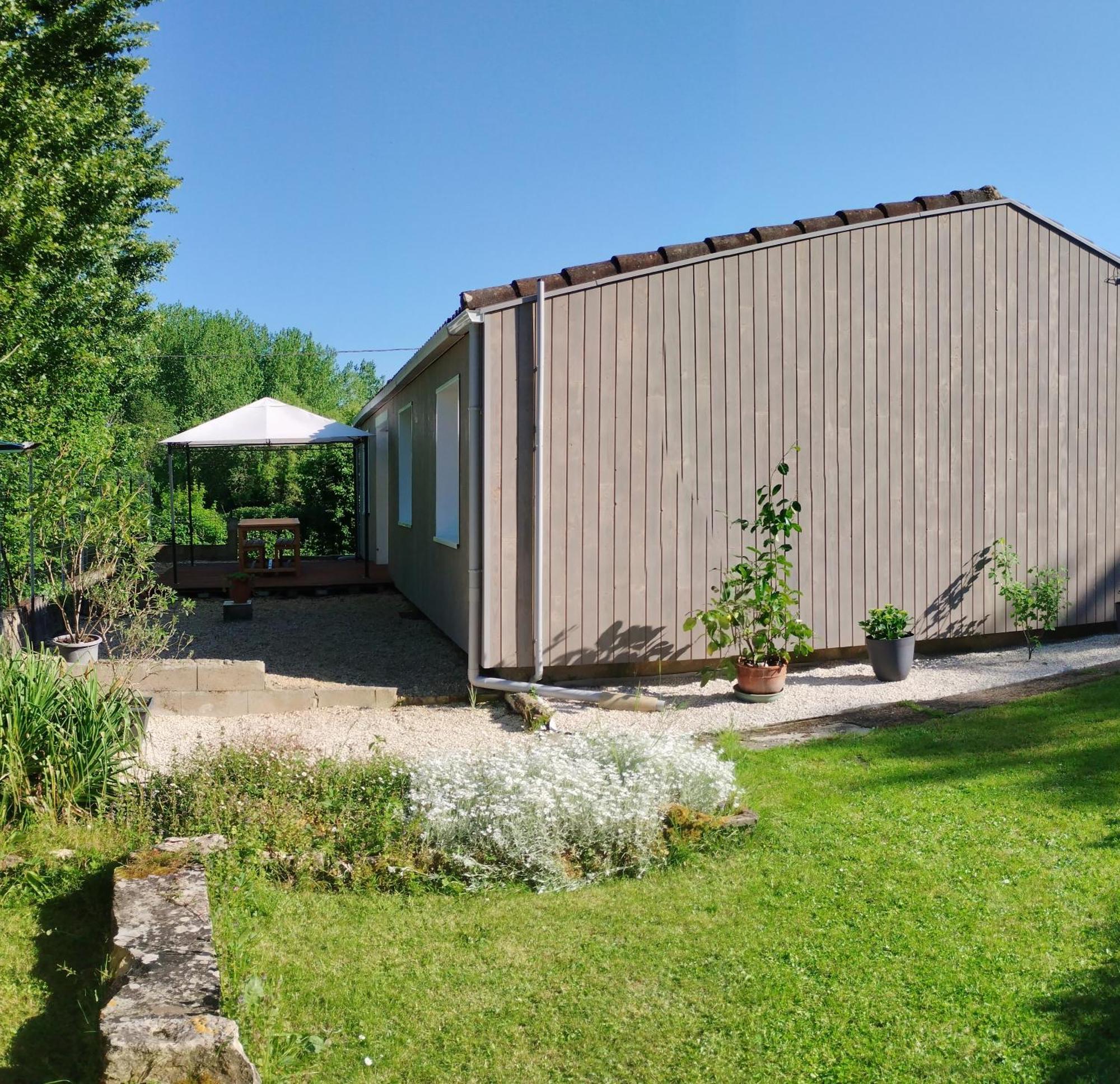 Gite Le Vieux Moulin Sansais Buitenkant foto